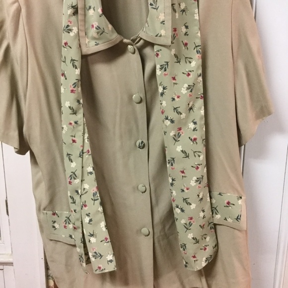 Vintage Ilyza light green top w/attached scarf - Picture 3 of 8